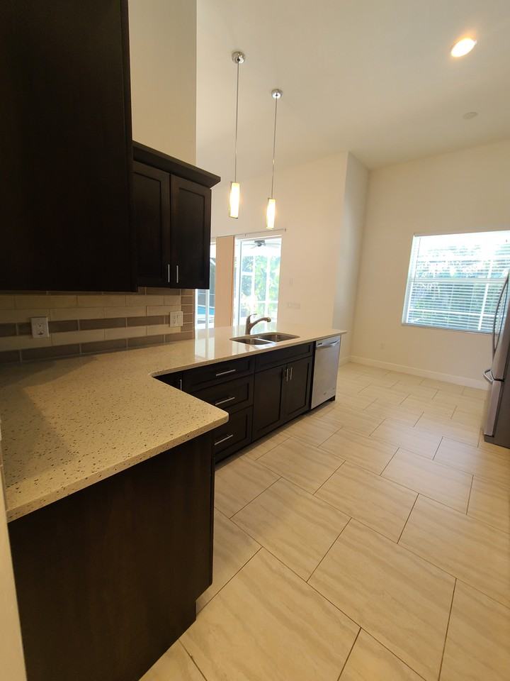 5224 Sw 27th Pl #NA - Photo 5 of 39