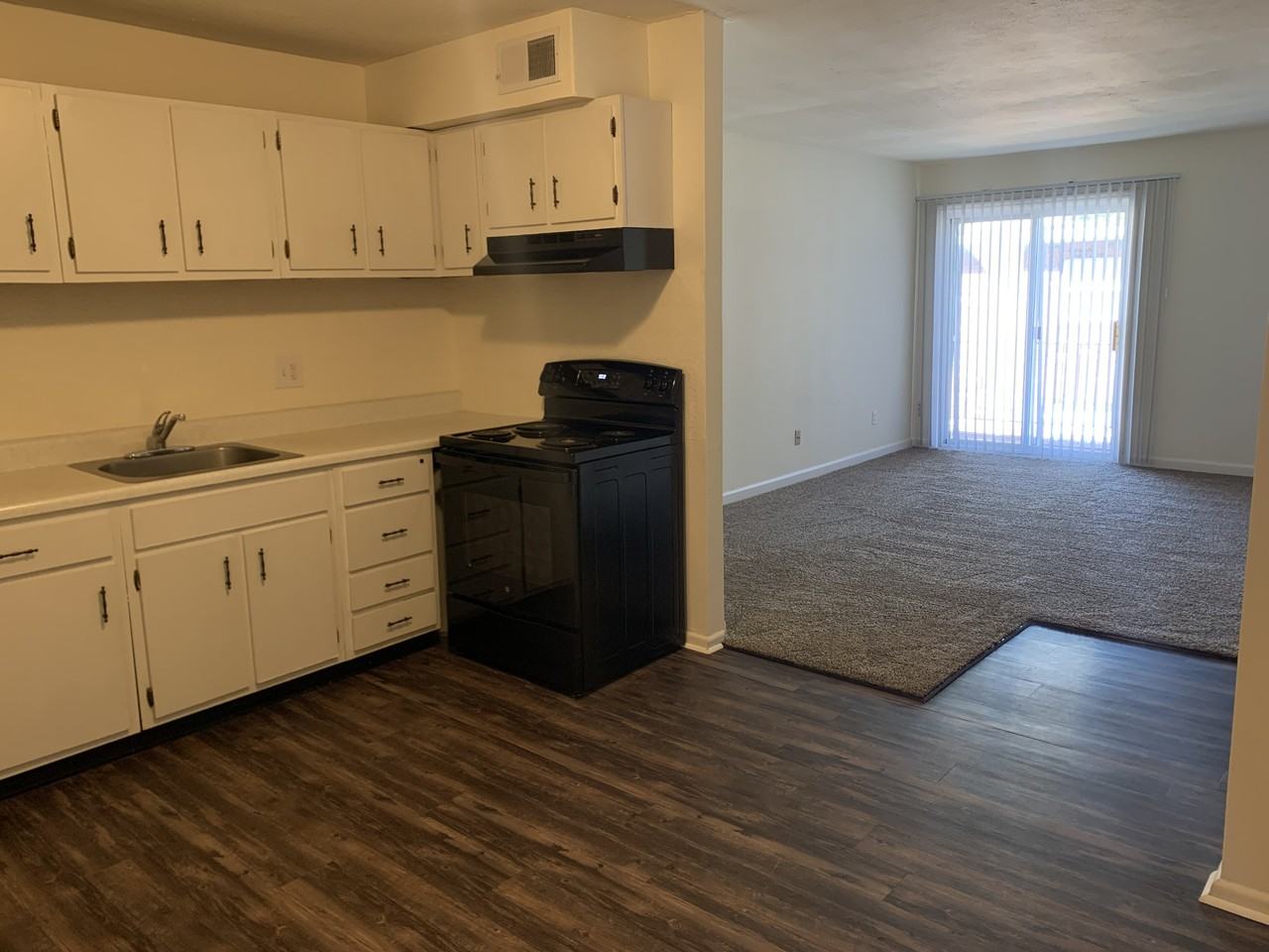 1521 W Pacific St #B - Photo 3 of 3
