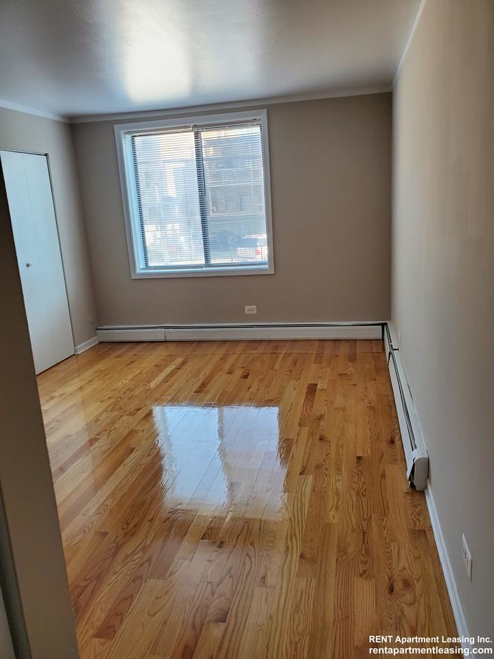 1361 W Estes Ave #3V - Photo 3 of 5