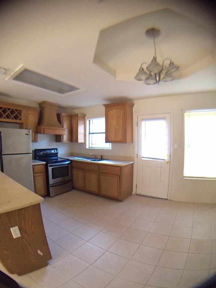 2305 N Dahlia St #3 - Photo 5 of 9