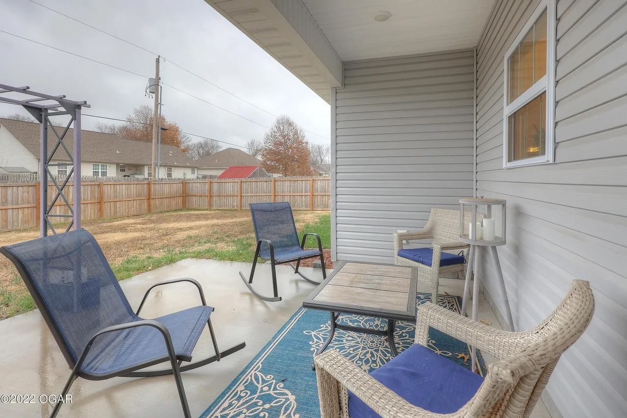 107 S Greystone Sq #NA - Photo 3 of 18