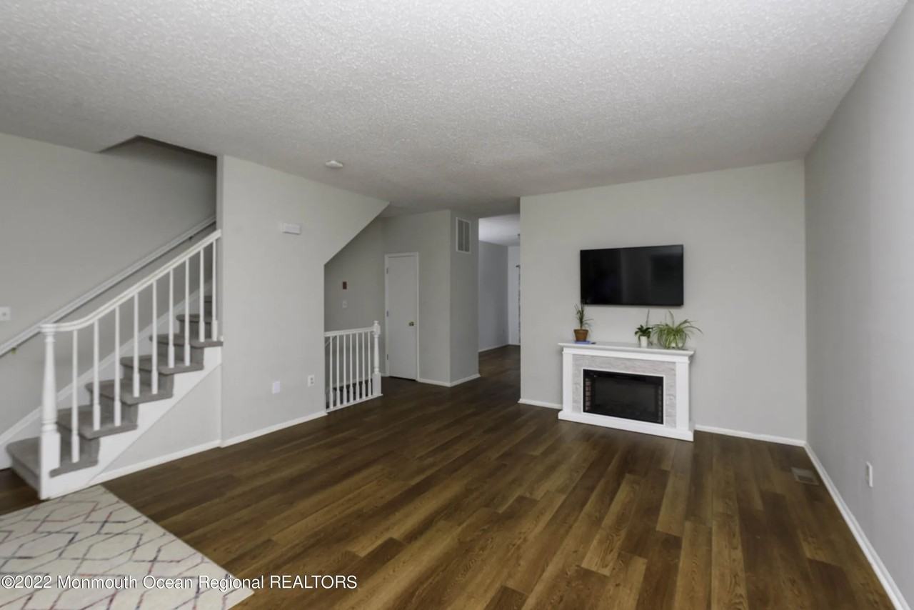 64 Cohasset Ct #106 - Photo 3 of 15
