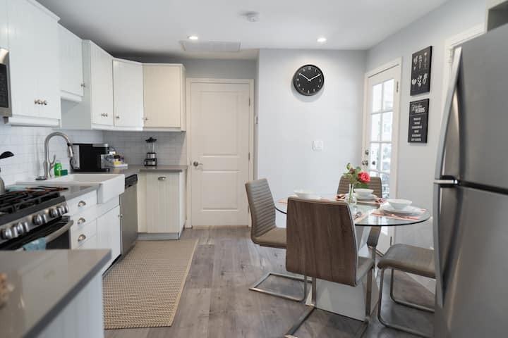 1058 Allen Ave #NA - Photo 4 of 48