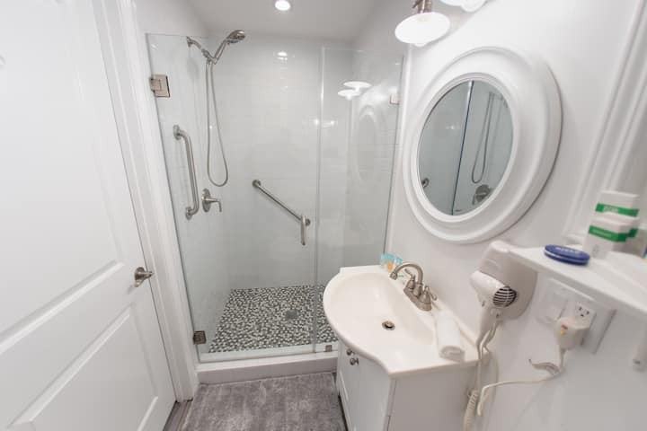 1058 Allen Ave #NA - Photo 6 of 48