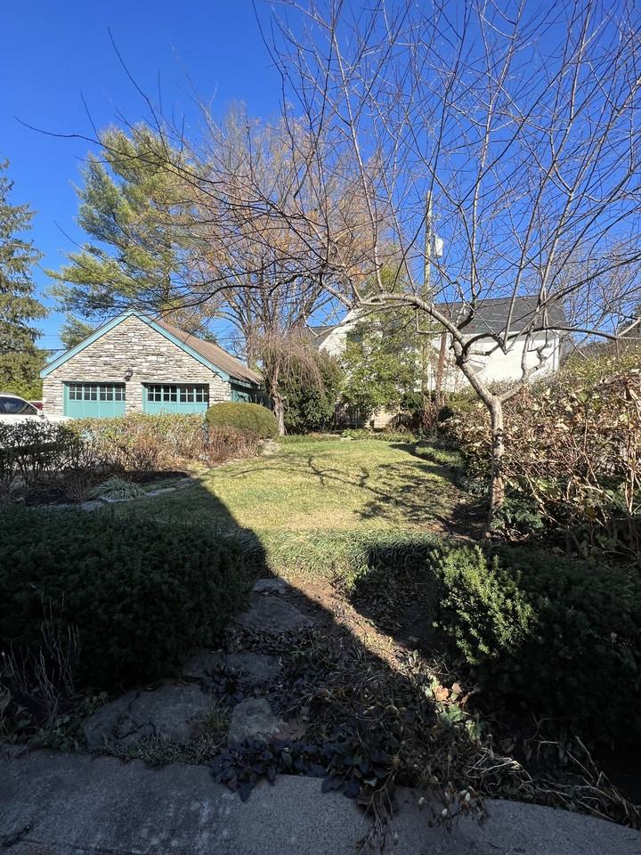 1501 Fontaine Rd #B - Photo 3 of 10