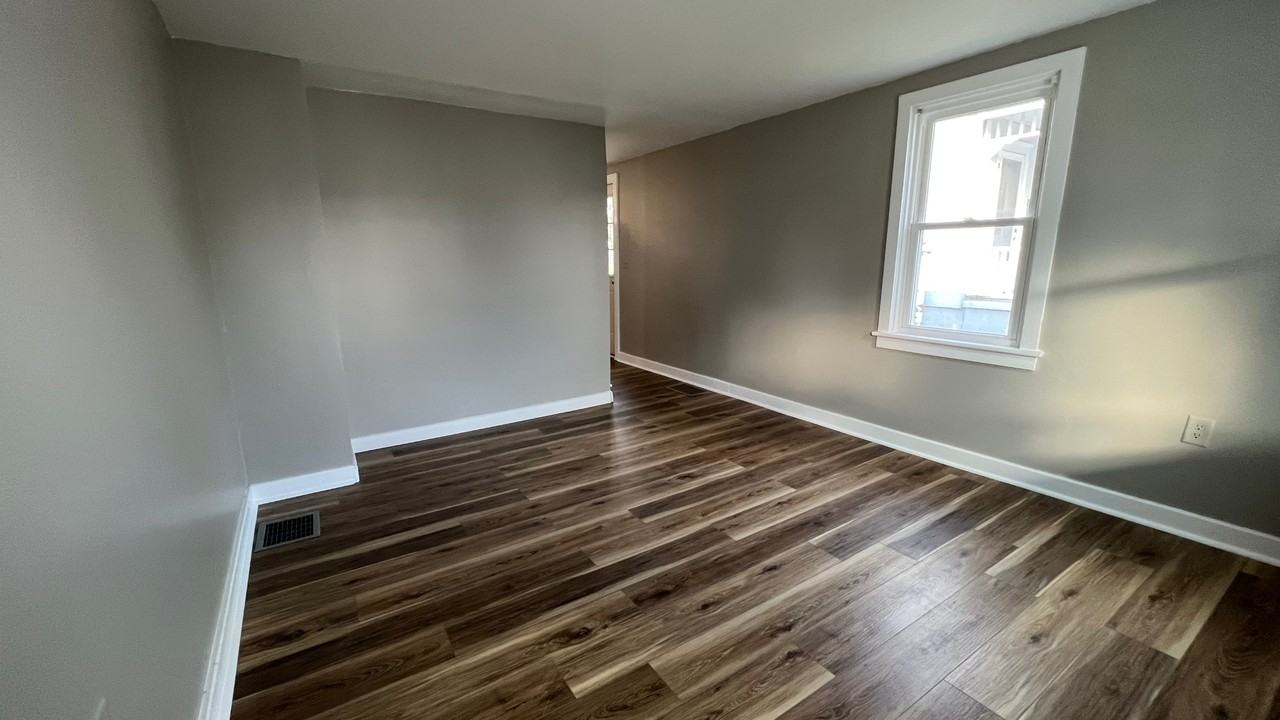 33 Spruce St #NA - Photo 2 of 18