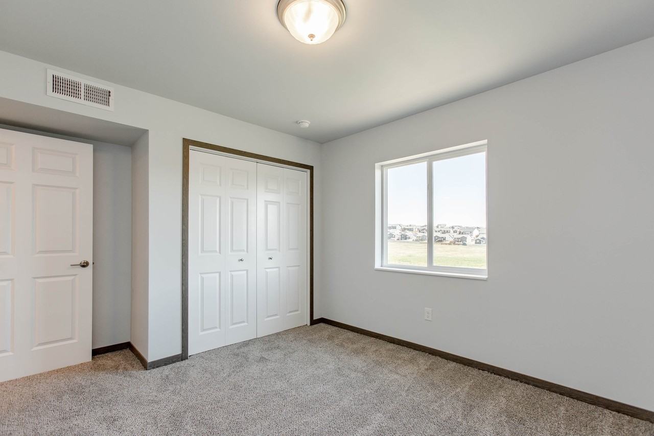 1050 Valley Dr #3 - Photo 4 of 10