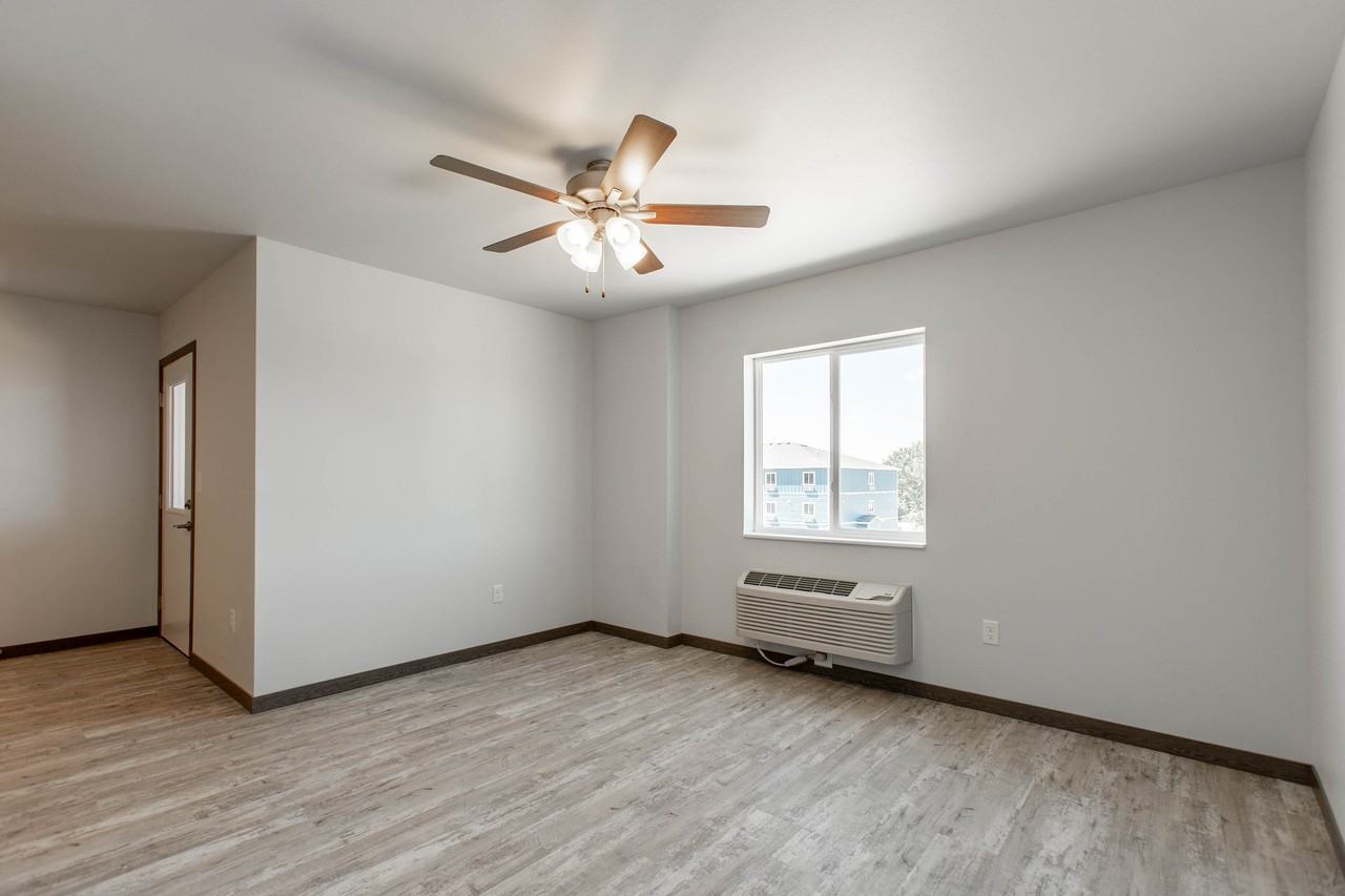 1050 Valley Dr #3 - Photo 6 of 10