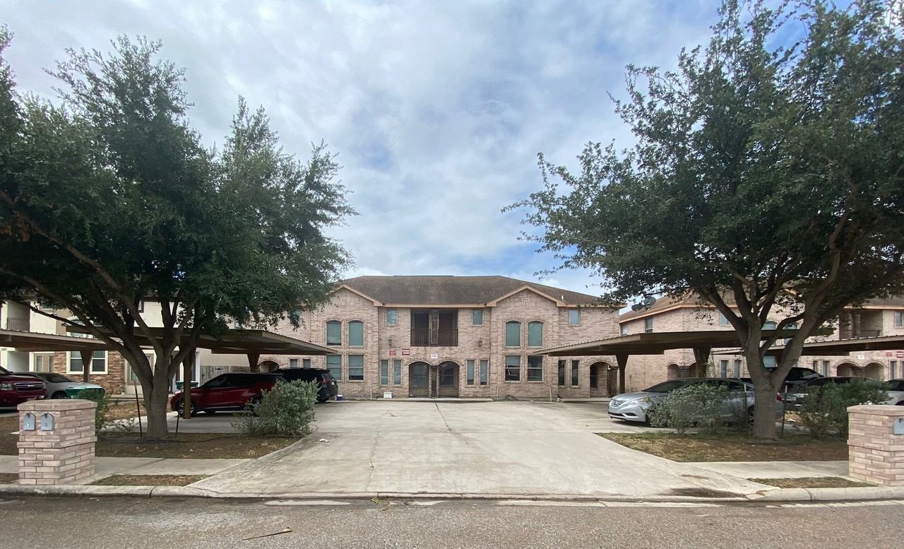 1202 W Kiwi Ave #4