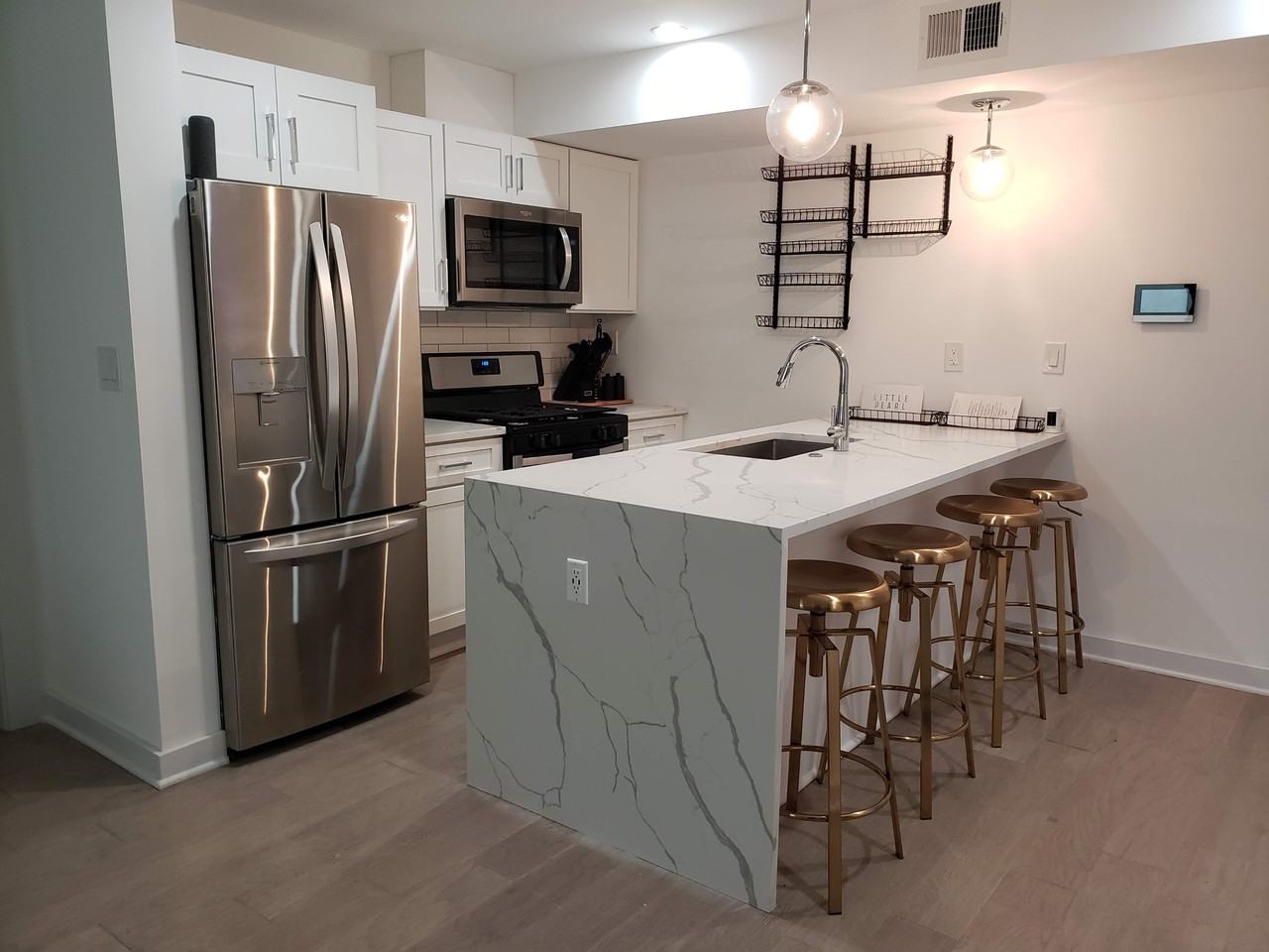 1019 17th Pl Ne #001 - Photo 2 of 18