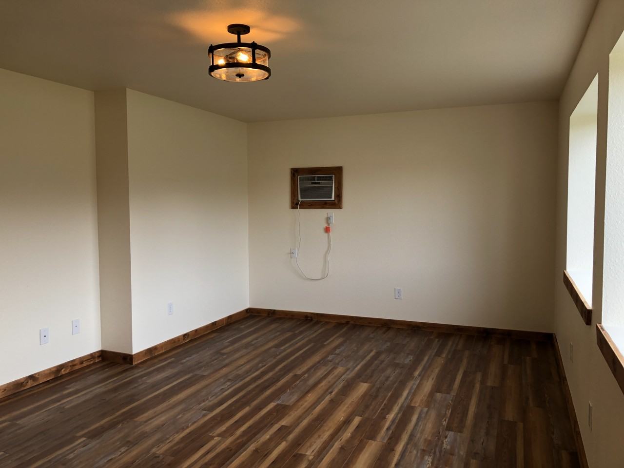 605 Princeton Ave N #B - Photo 2 of 19