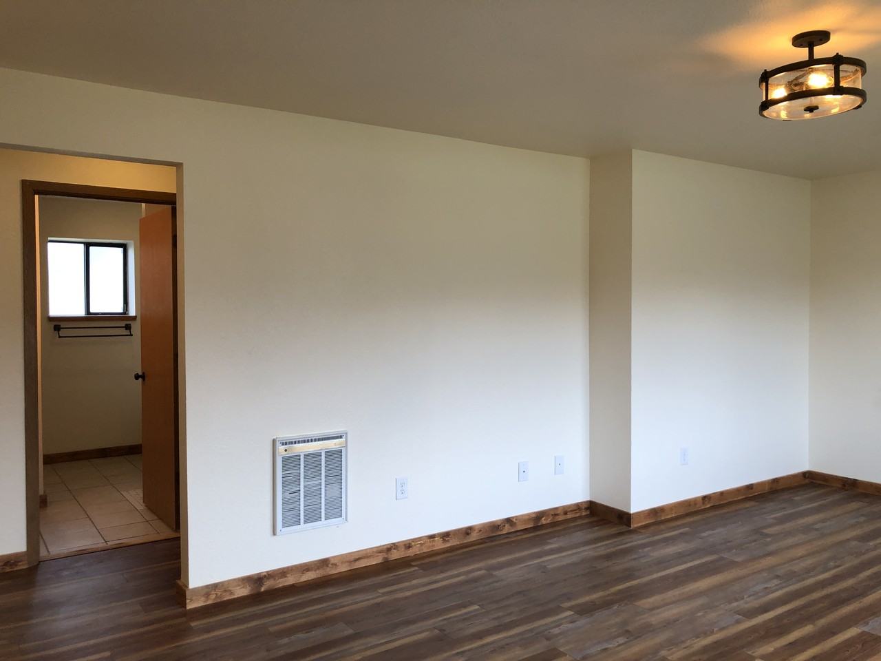 605 Princeton Ave N #B - Photo 3 of 19