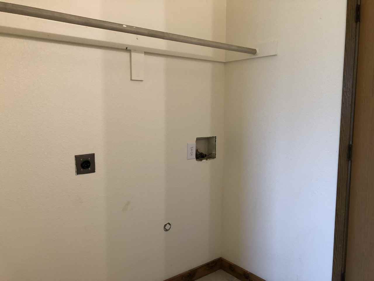 605 Princeton Ave N #B - Photo 7 of 19