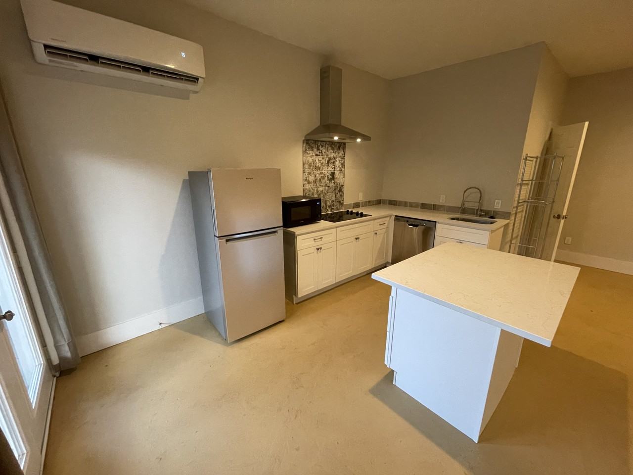 5635 Morningside Ave - Photo 3 of 40