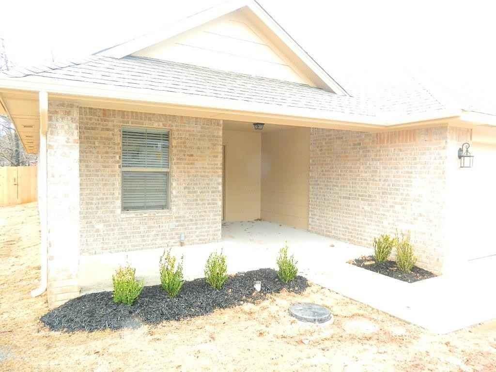 1025 Creekside Dr #NA - Photo 3 of 18