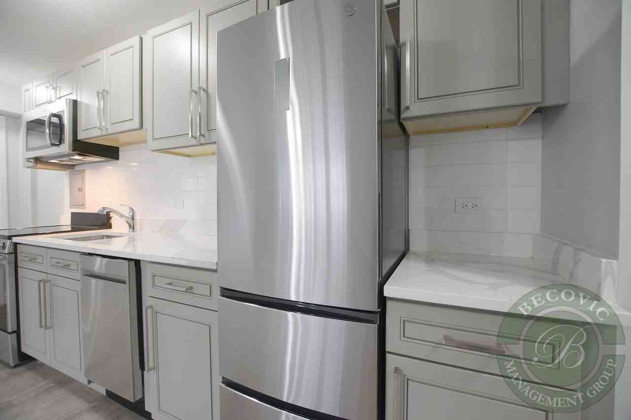 7710 N Sheridan Rd #103 - Photo 3 of 14