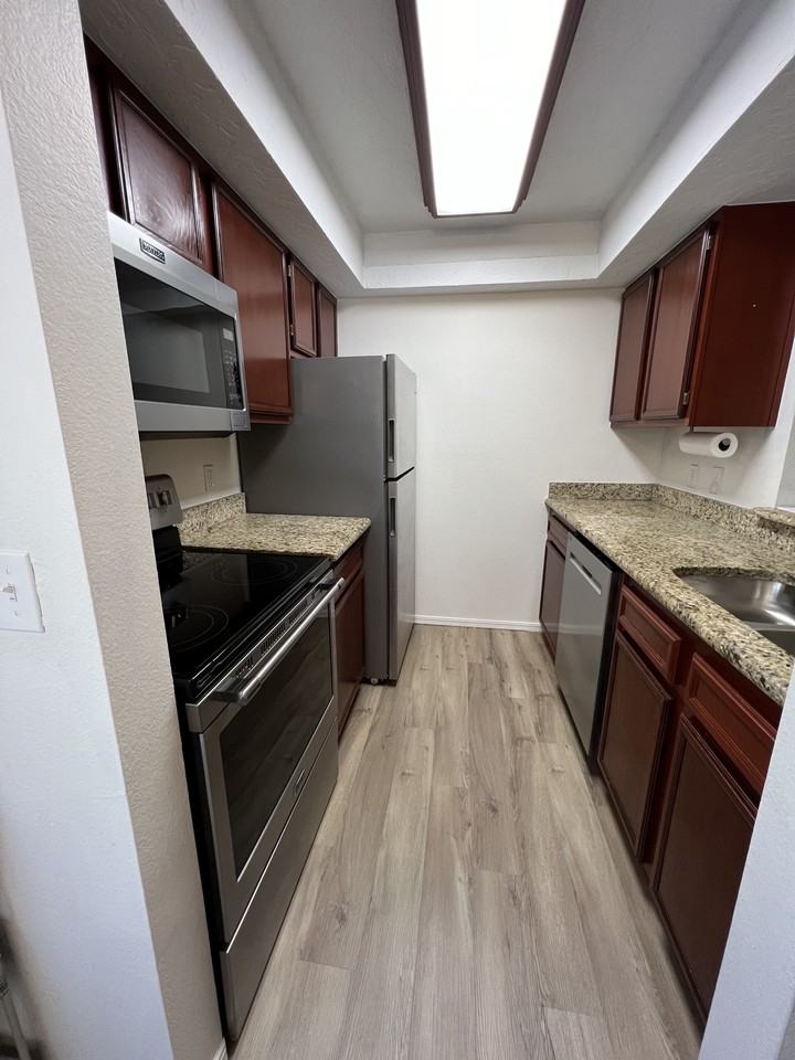 266 266 Mooring Road #B2 - Photo 3 of 14