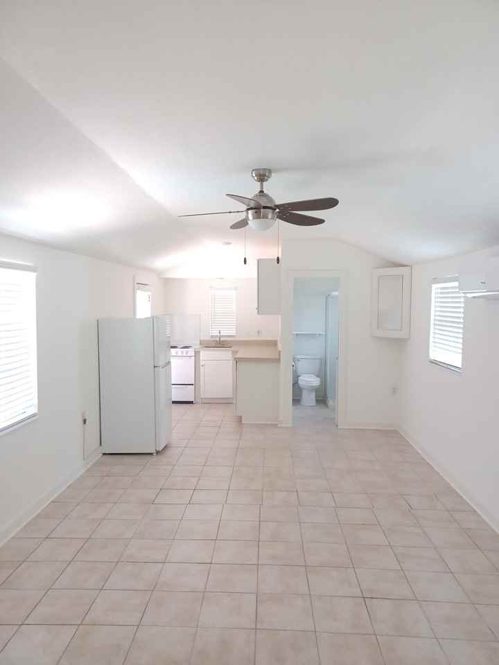 10111 Norh Edison Avenue - Photo 2 of 9