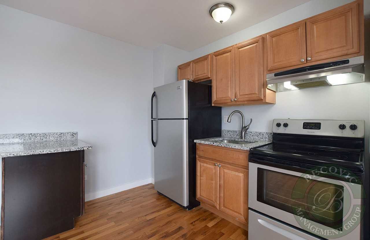 7450 N Greenview Ave #85 - Photo 2 of 9