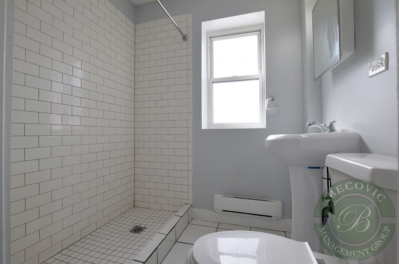 7450 N Greenview Ave #85 - Photo 6 of 9