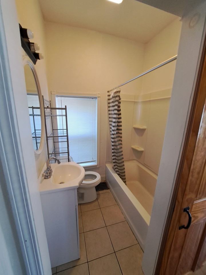 610 W Cedar St #4 - Photo 5 of 8