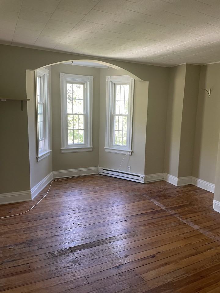 1039 W Linden St #2EAST - Photo 2 of 6