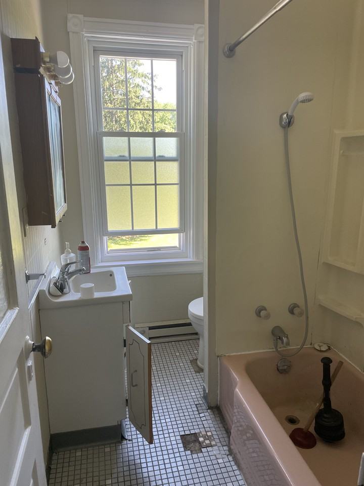 1039 W Linden St #2EAST - Photo 3 of 6