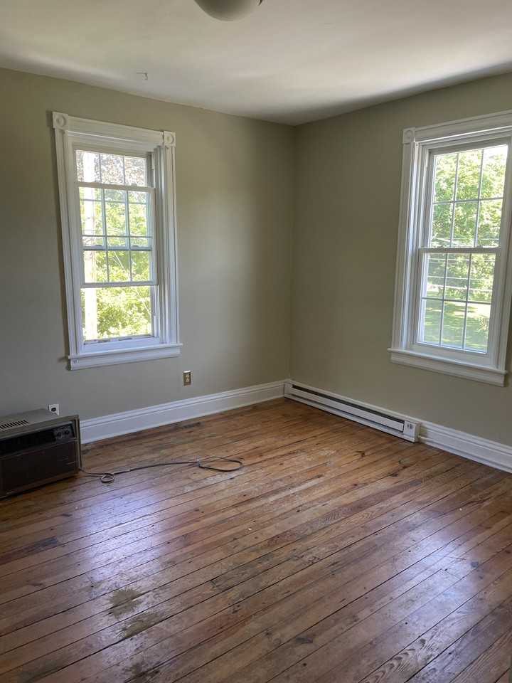 1039 W Linden St #2EAST - Photo 4 of 6