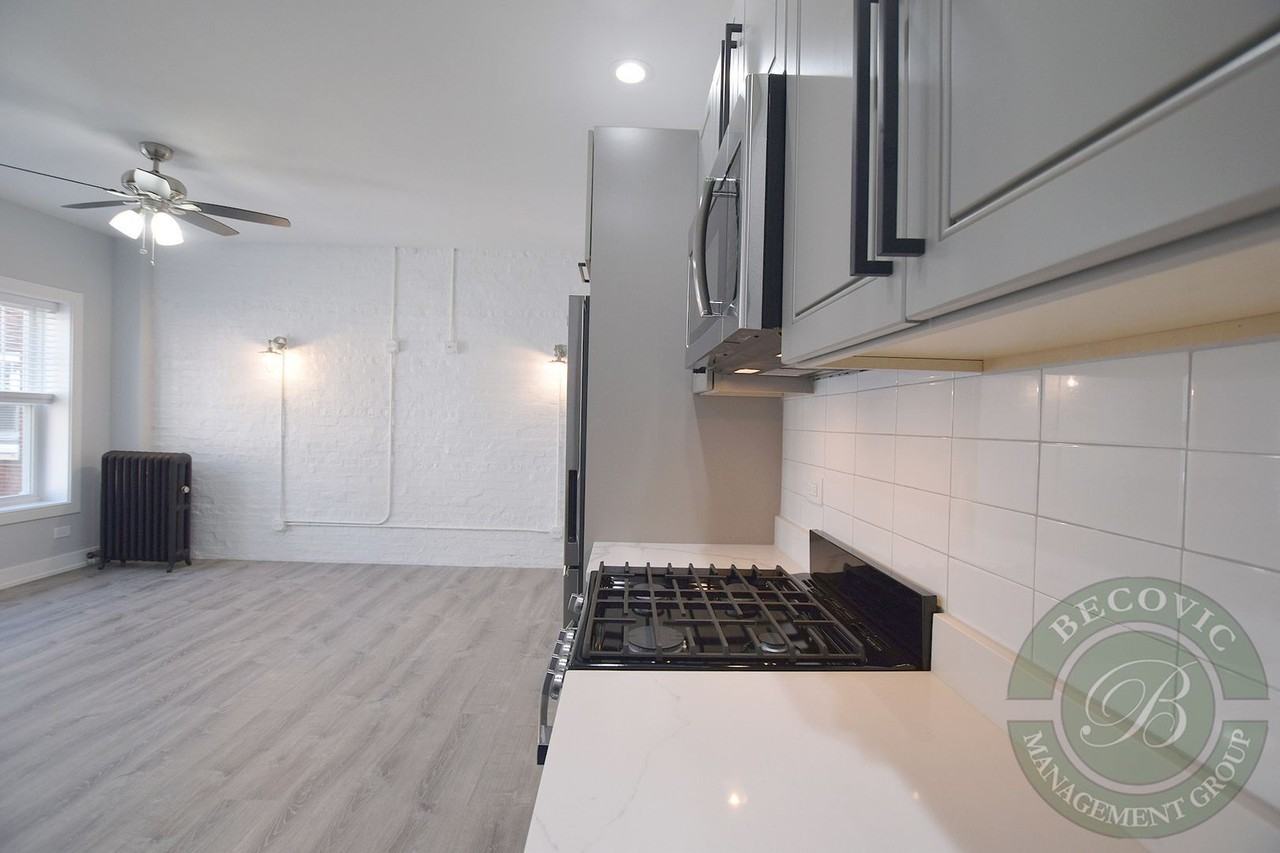 1065 W Glenlake Ave #2 - Photo 6 of 16