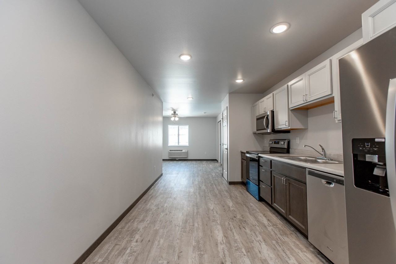 1050 Valley Dr #7 - Photo 3 of 11