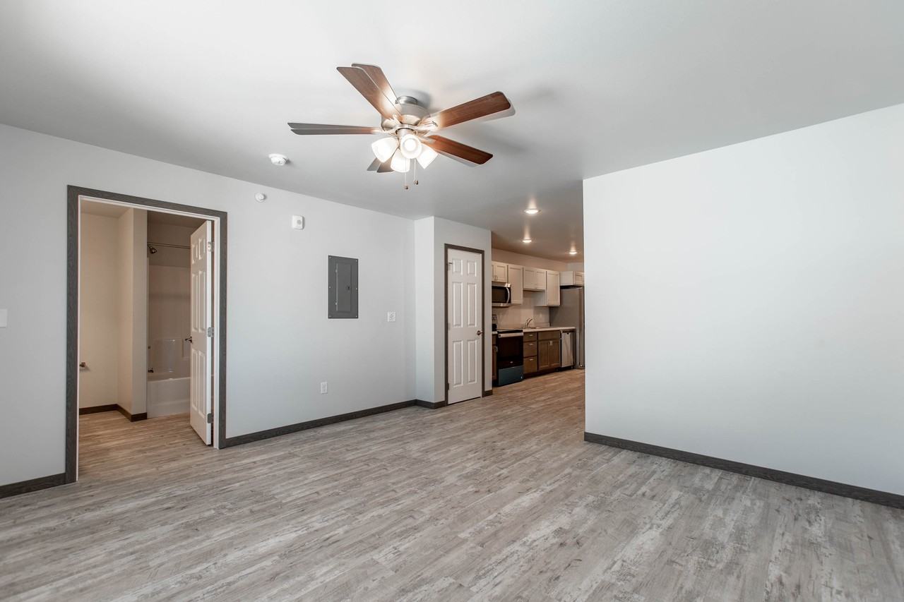 1050 Valley Dr #7 - Photo 4 of 11