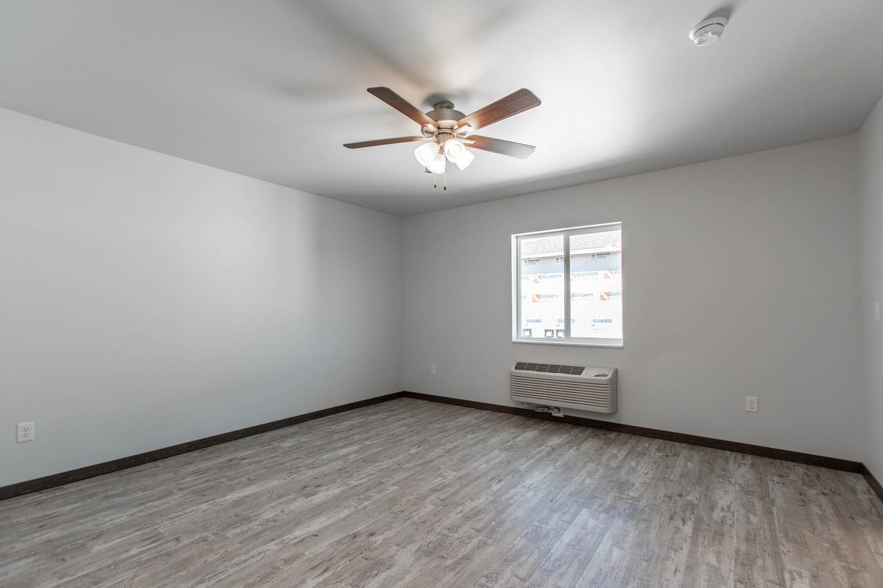 1050 Valley Dr #7 - Photo 6 of 11