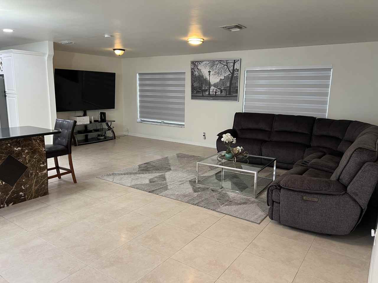 1010 Hollywood Blvd #NA - Photo 2 of 17