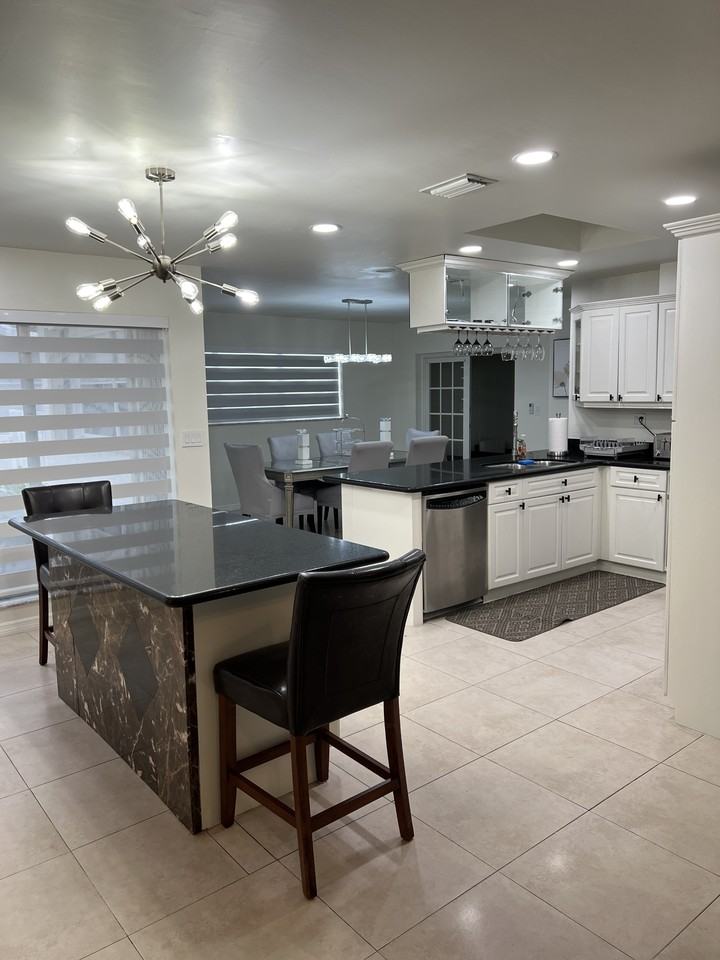 1010 Hollywood Blvd #NA - Photo 5 of 17