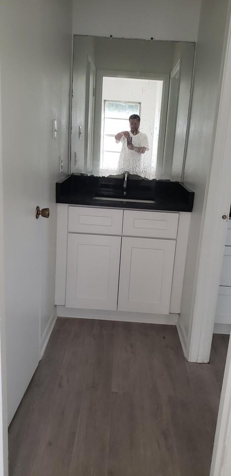 1009 West St #B - Photo 3 of 7