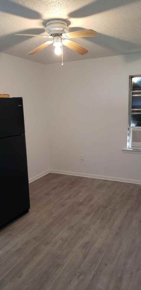 1009 West St #B - Photo 5 of 7