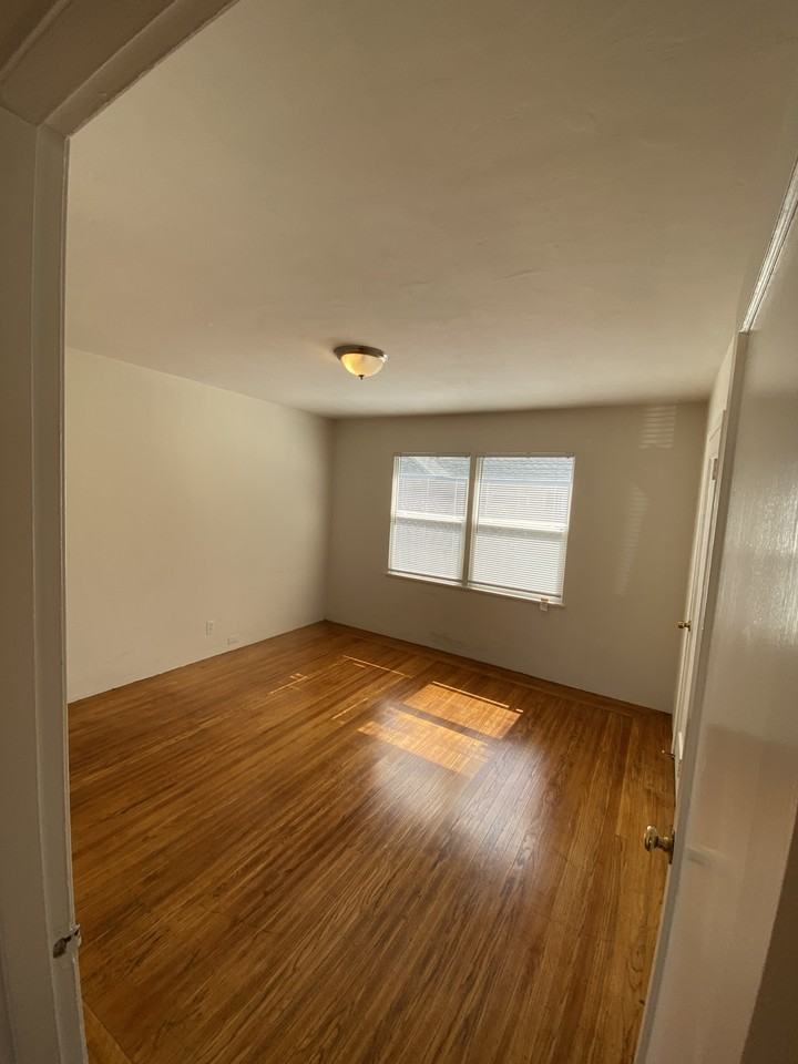 475 Rollins Rd #NA - Photo 2 of 13