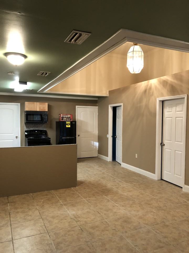 1908 Nw 13th Pl #NA - Photo 3 of 18