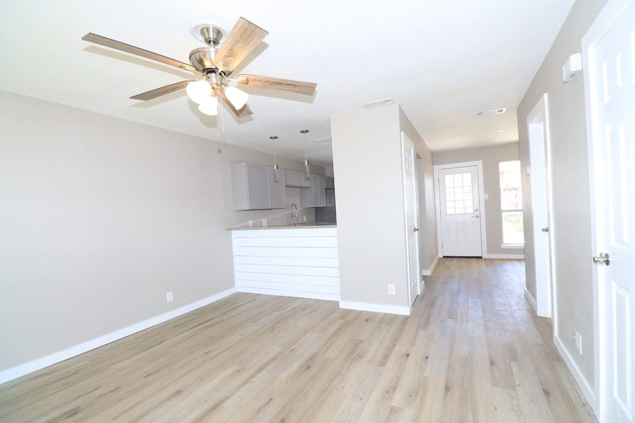 4820 Delwood St #C4 - Photo 3 of 34