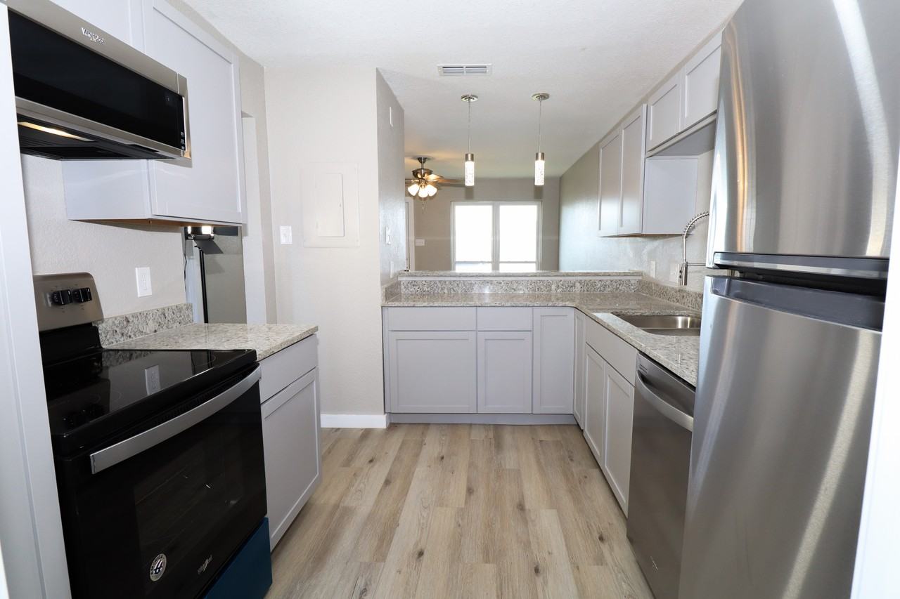 4820 Delwood St #C4 - Photo 4 of 34