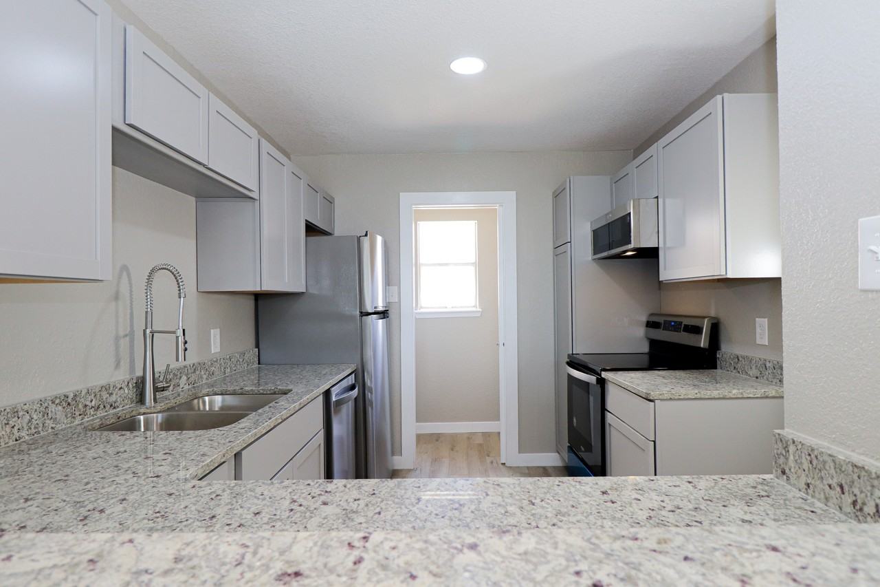 4820 Delwood St #C4 - Photo 5 of 34