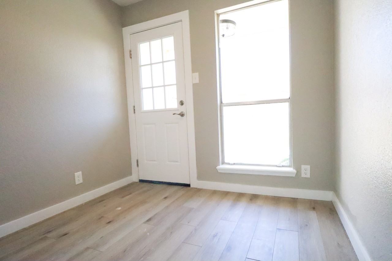 4820 Delwood St #C4 - Photo 7 of 34