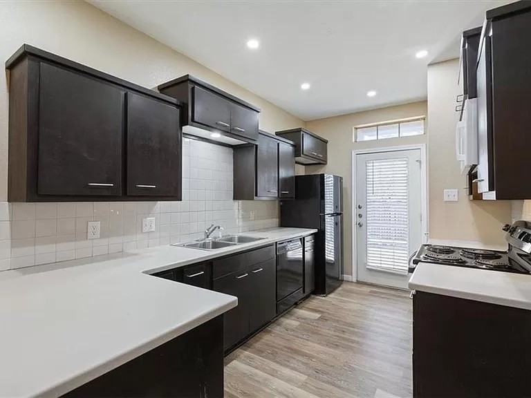 1907 S 17th St #A - Photo 3 of 18