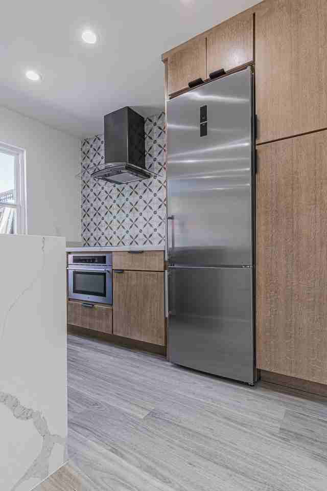 658 Elm St #2 - Photo 6 of 18