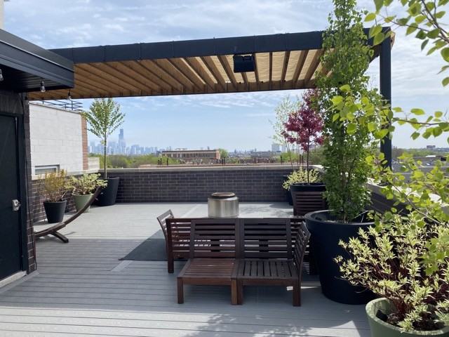 2405 N Greenview Ave #4 - Photo 2 of 21