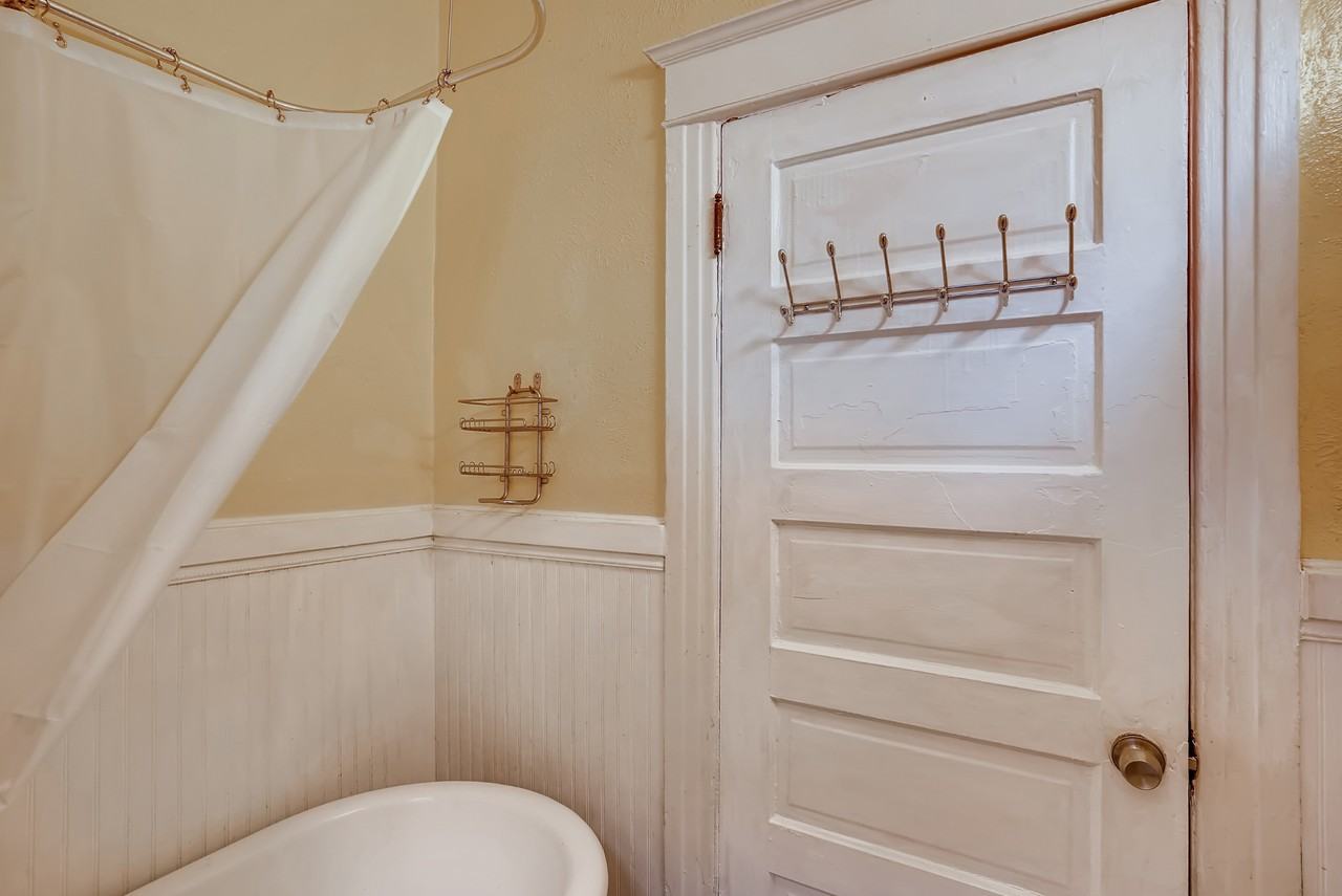 2441 N Vine St - Photo 6 of 16