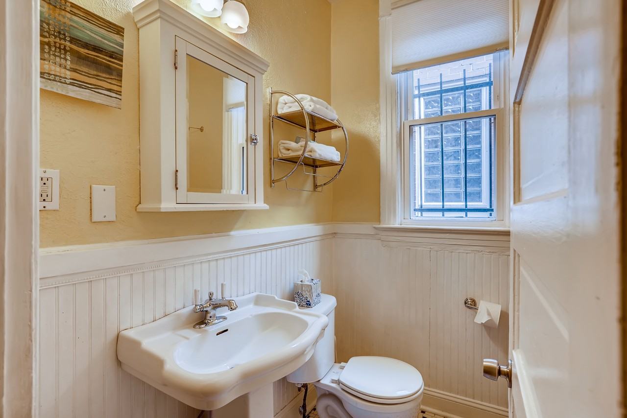 2441 N Vine St - Photo 7 of 16