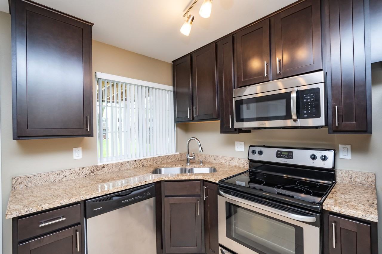 207 6th St #10 - Photo 2 of 15