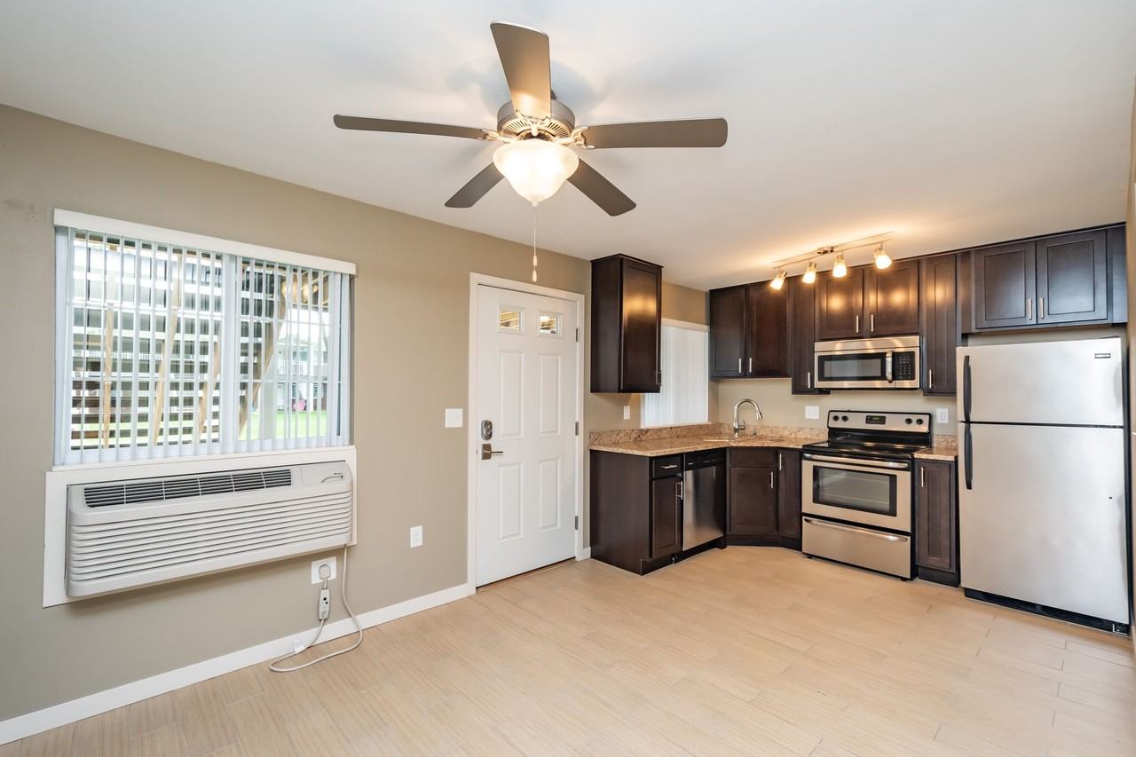 207 6th St #10 - Photo 4 of 15