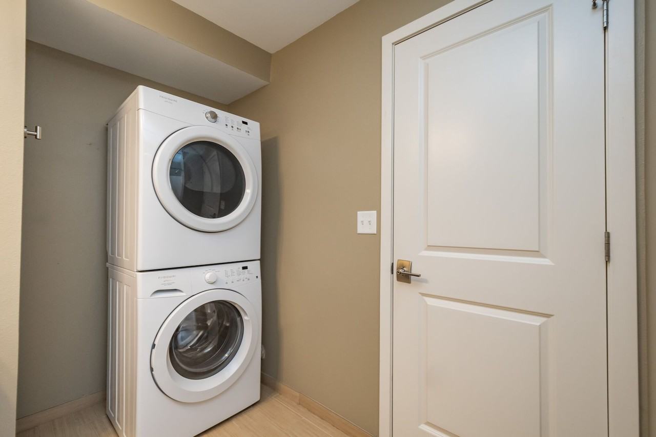 207 6th St #10 - Photo 5 of 15